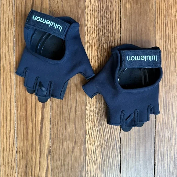 Lululemon Black Workout Gloves - Picture 3 of 6